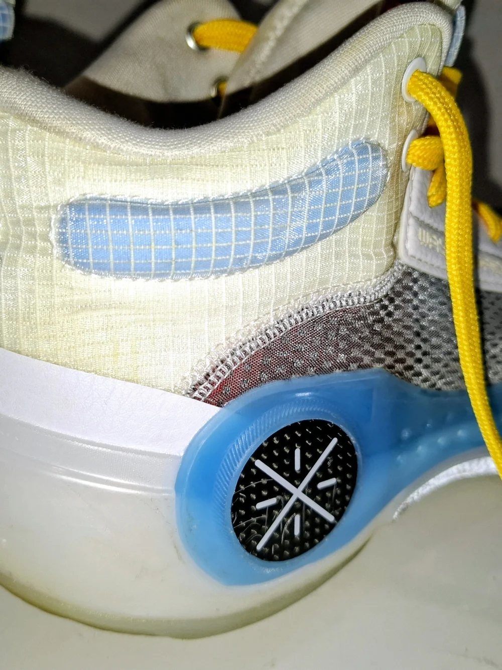 Li - Ning Wade Dwyane Limited Edition Sneakers  with Yellow Laces